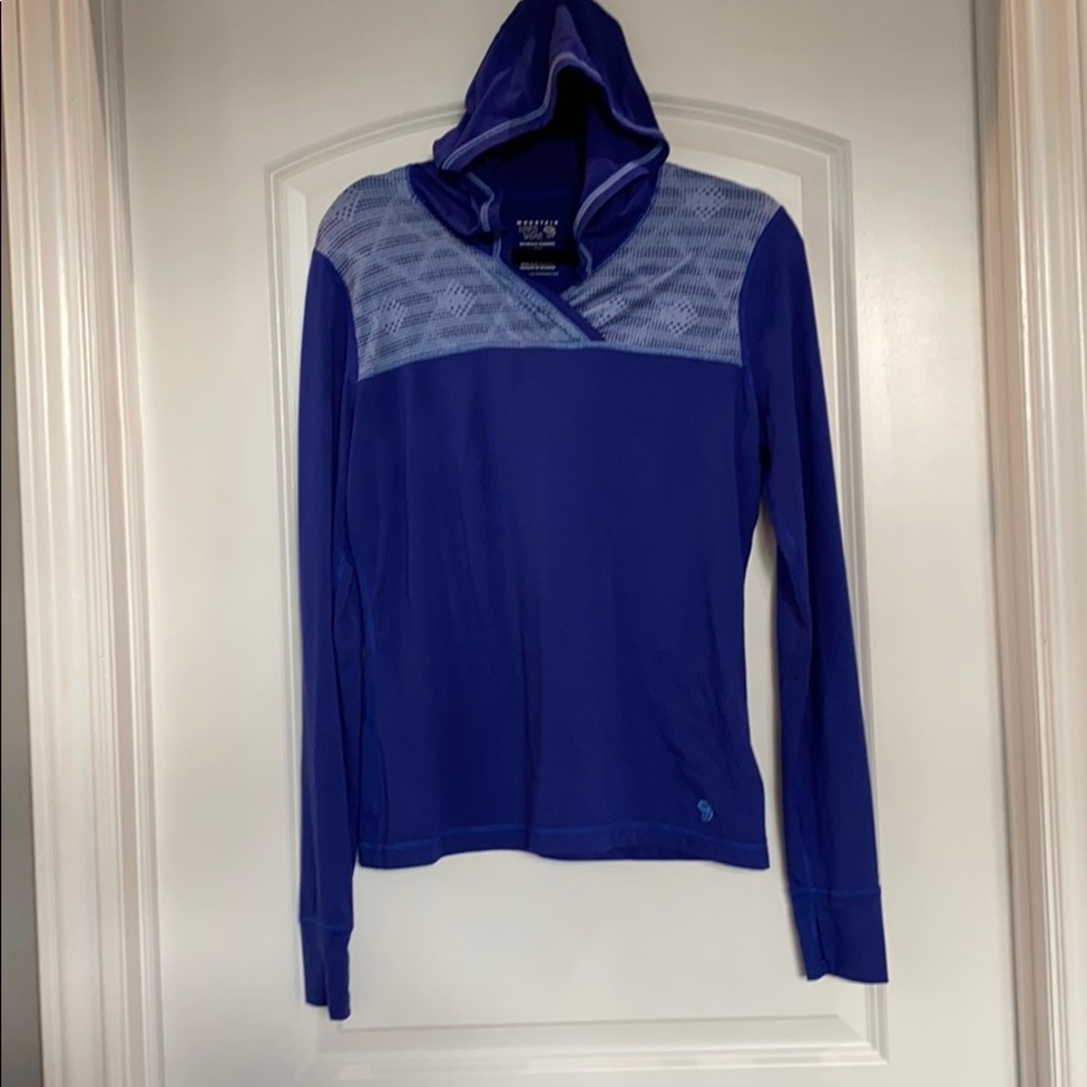 Mountain Hardware Women’s hooded long sleeve